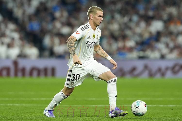 皇马关注16岁河床中场马斯坦托诺 或18岁时签约 皇马关注16岁河床中场马斯坦托诺 或18岁时签约